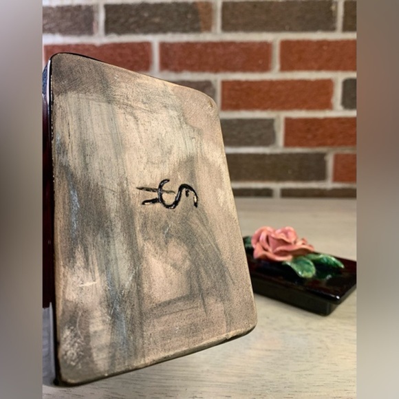 Black Glazed Trinket Box With Porcelain Rose - Picture 7 of 9